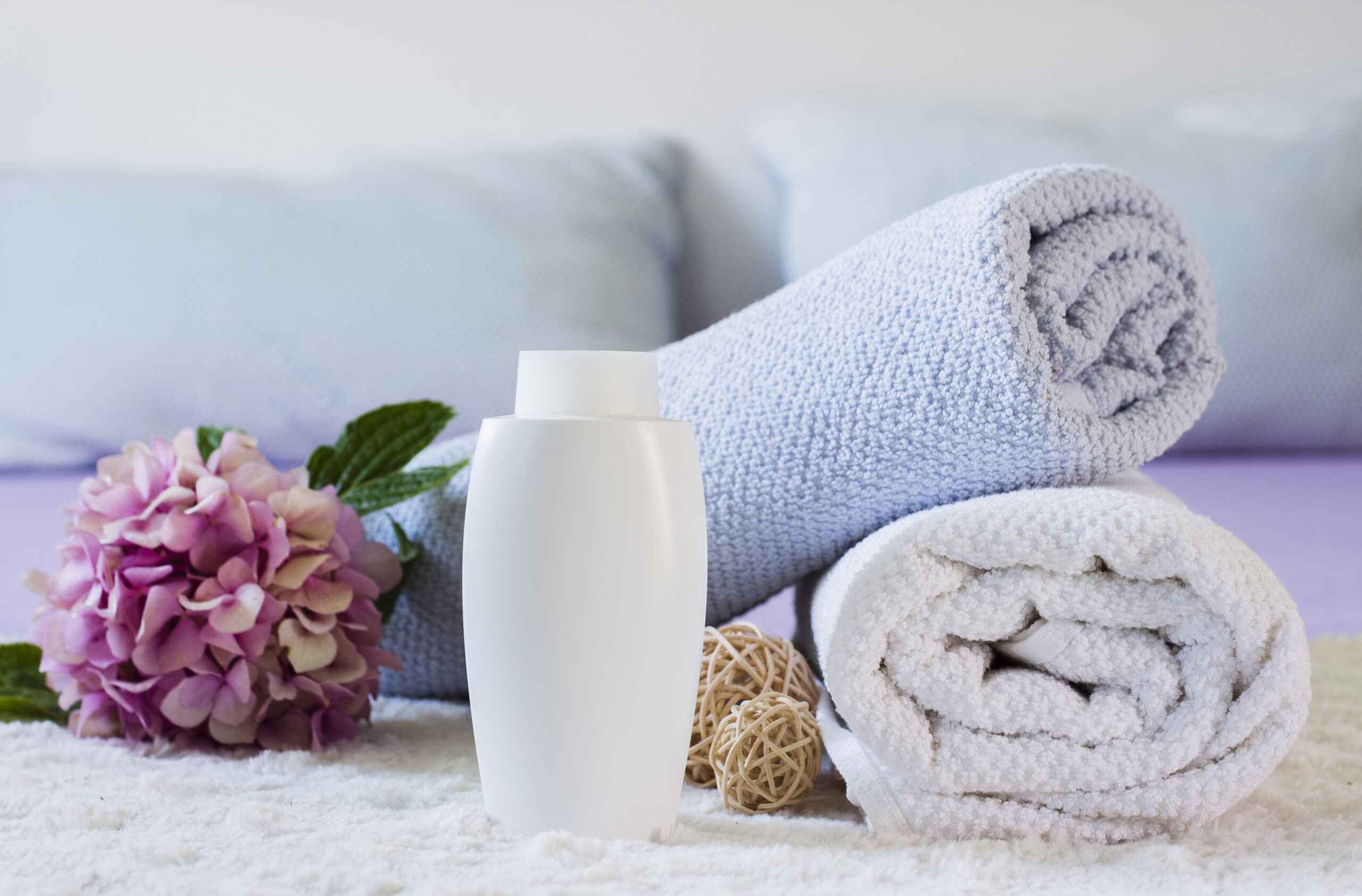 arrangement-with-towels-bottle-flower-bed arrangement-with-towels-bottle-flower-bed